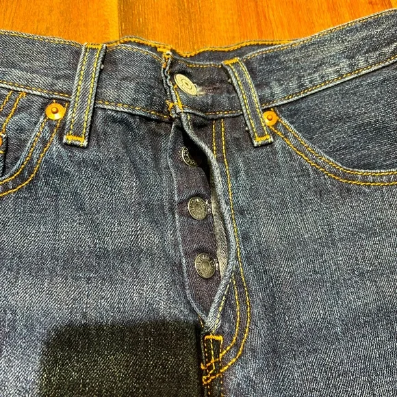 Levi shorts - Picture 4 of 4